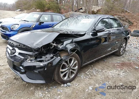 2016 Mercedes-Benz C 300 4Matic из США, поврежденный, VIN 55SWF4KB2GU114476